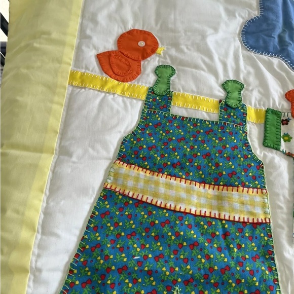 Hanging Laundry Floral Appliqué Embroidery Baby Boy Girl Quilt Vintage 80s